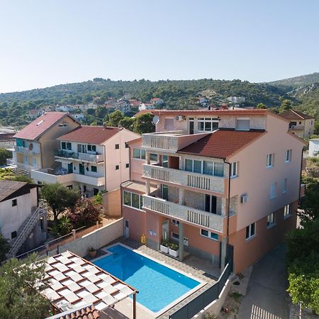 Apartments Villa Monique Rogoznica  Buitenkant foto