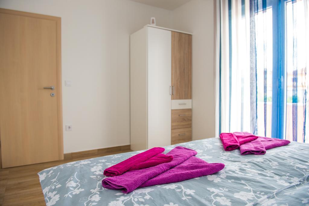 Apartments Villa Monique Rogoznica  Buitenkant foto